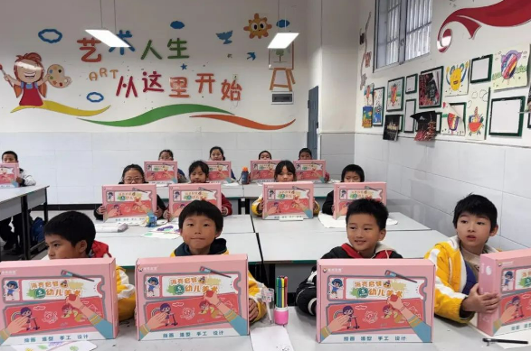 乡村教育振兴 | 启智美育，以爱绘梦
